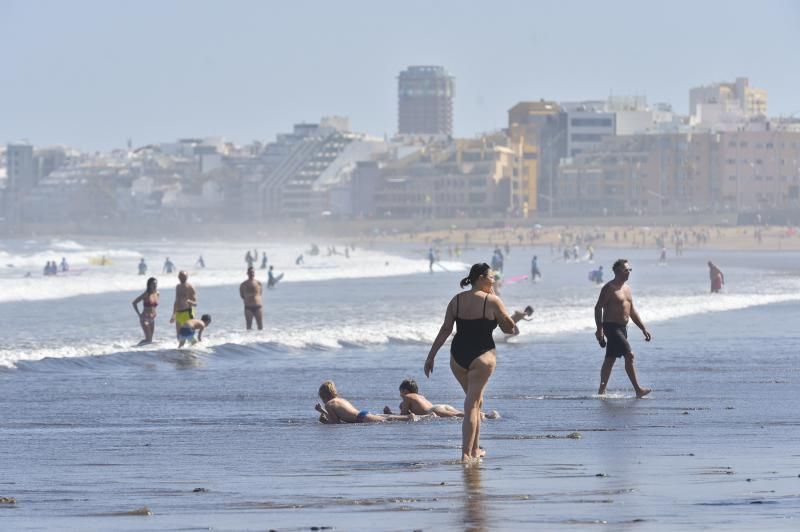 Playa de Las Canteras, uso obligatorio de las mascarillas