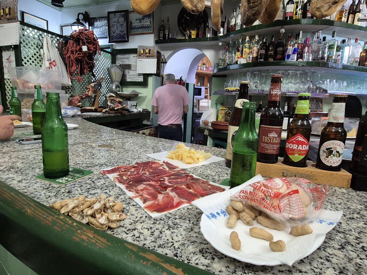 Raciones servidas en papel.