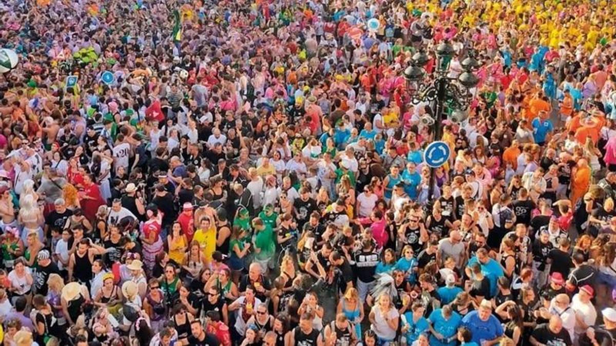 Plaza de España de Calatayud llena a rebosar en las Fiestas de San Roque.