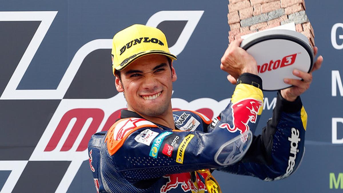 Miguel Oliveira celebra su victoria en el GP de Aragón de Moto3, en el podio de Motorland