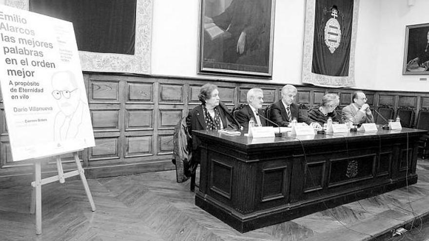 Carmen Bobes, Darío Villanueva, Guillermo García, Josefina Martínez y José Luis García Martín, en la conferencia.