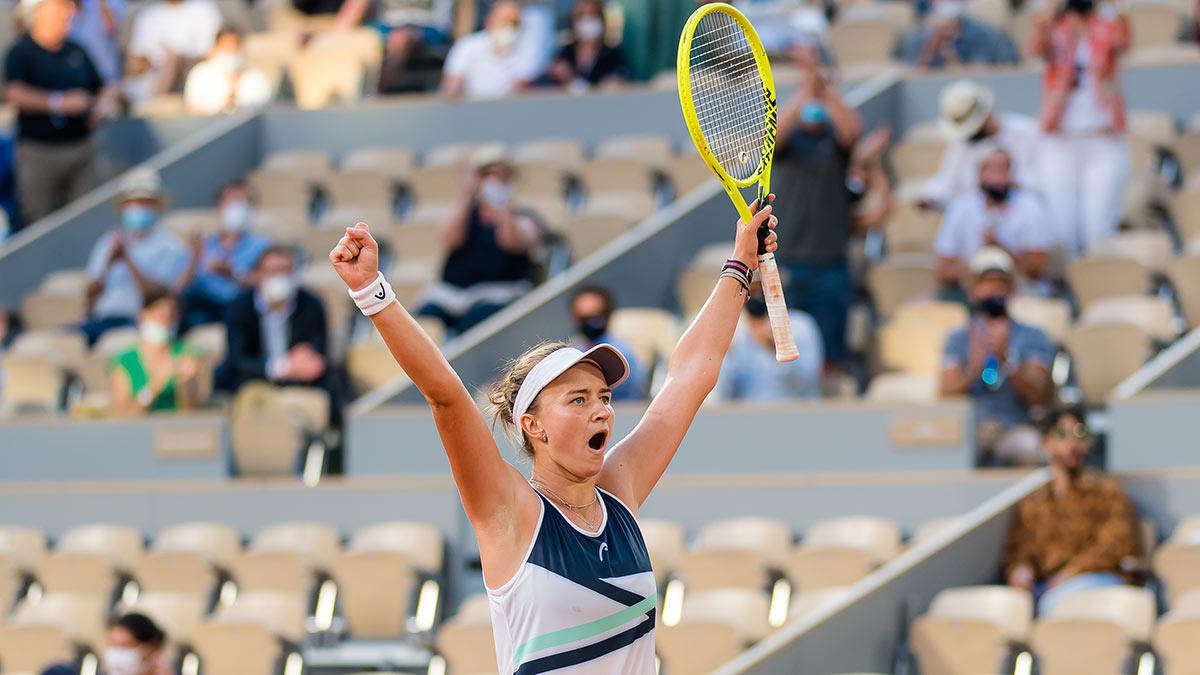 Krejcikova celebrando su triunfo en París