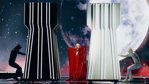 Luna, representante polaca, interpretando The Tower en la primera semifinal de Eurovisión 2024