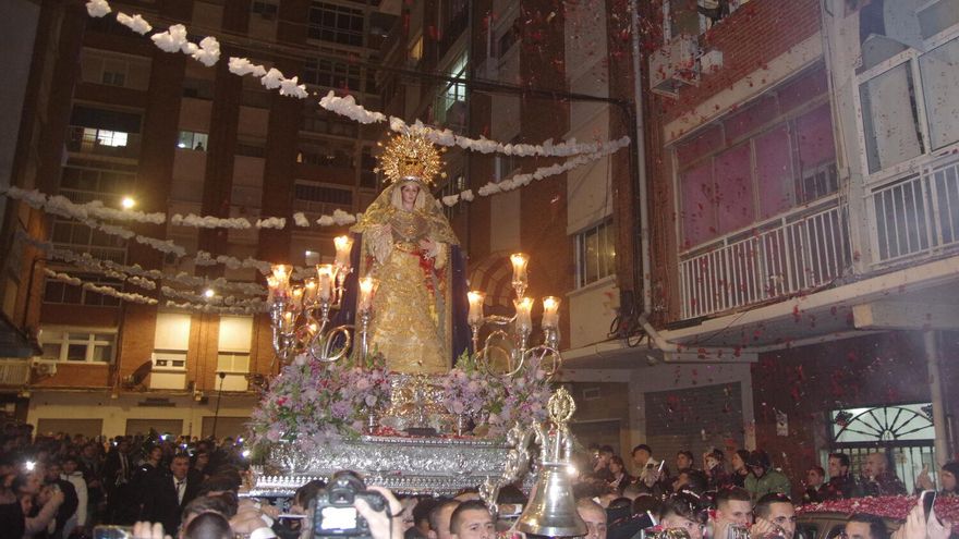 San Andrés vive con intensidad el traslado de su hermandad a Virgen del Camino