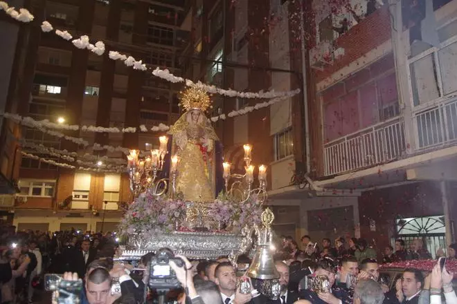San Andrés vive con intensidad el traslado de su hermandad a Virgen del Camino