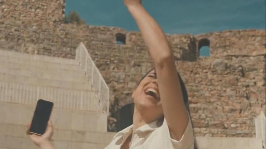 La ilicitana Blanca Paloma elige el teatro romano de Sagunt para su vídeo de presentación para Eurovisión