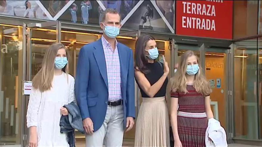 Felipe VI celebra los seis años como monarca en un espectáculo de flamenco junto a la Reina y sus hijas