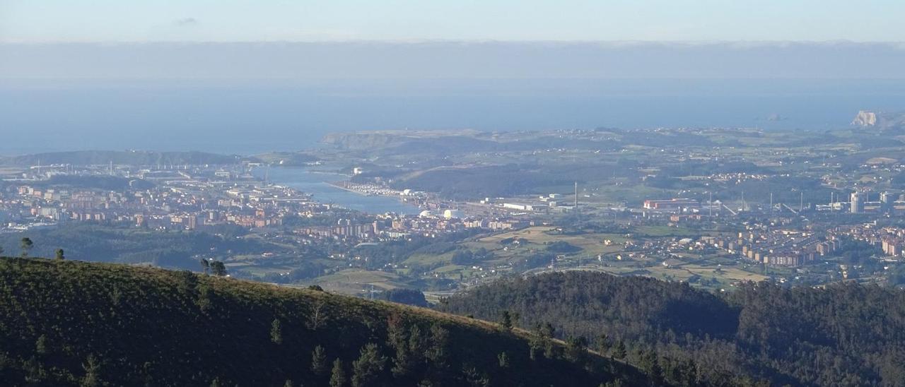 Ruta circular al monte Gorfolí: un recorrido con un espectacular mirador a toda la comarca de Avilés