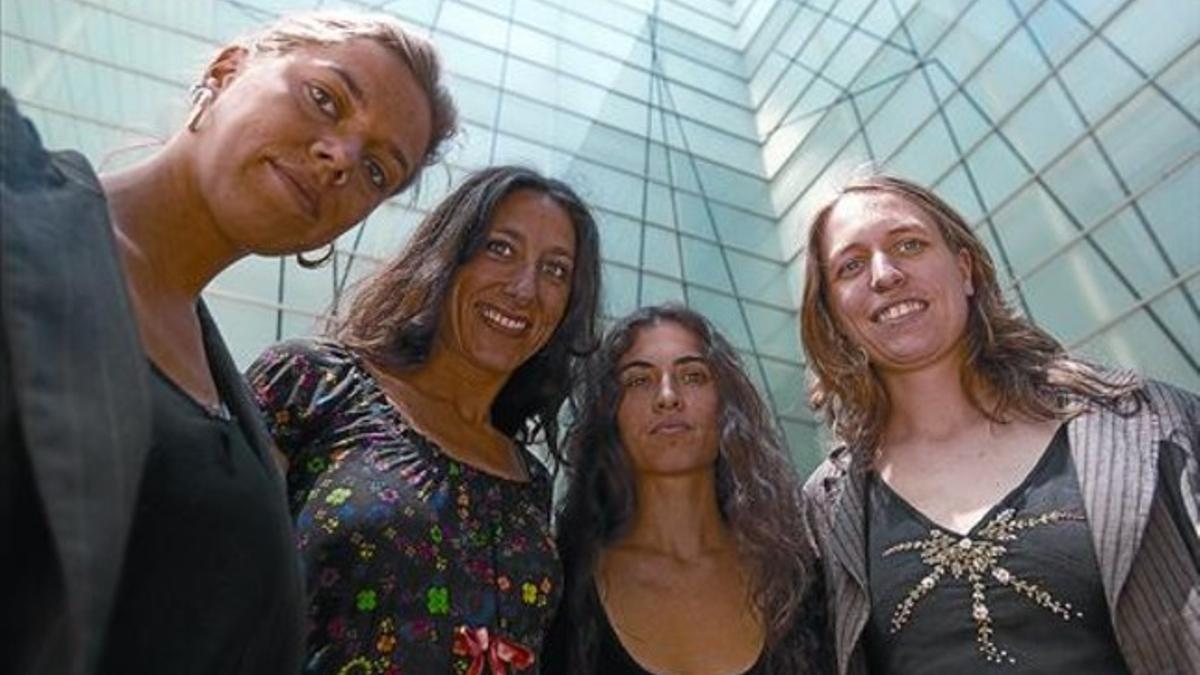 Las Migas, Lisa Bause, Marta Robles, Silvia Pérez Cruz e Isabelle Laudenbach, ayer frente el Auditori.