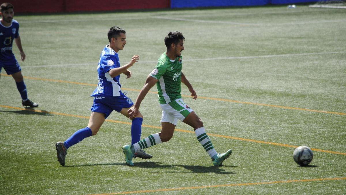 Jorge Barba, del Cacereño, durante el duelo ante el San Fernando del pasado domingo.