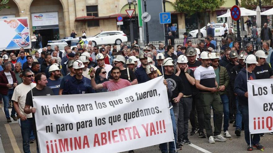 Manifestación de los trabajadores de TYC Narcea en Oviedo