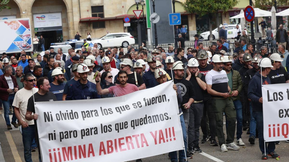 Manifestación de los trabajadores de TYC Narcea en Oviedo
