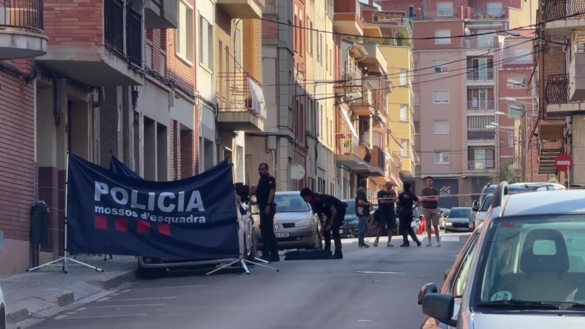 Apuñalamiento mortal en Manresa: los Mossos investigan la muerte de un hombre en la calle Apuñalamiento mortal en Manresa: los Mossos investigan la muerte de un hombre en la calle
