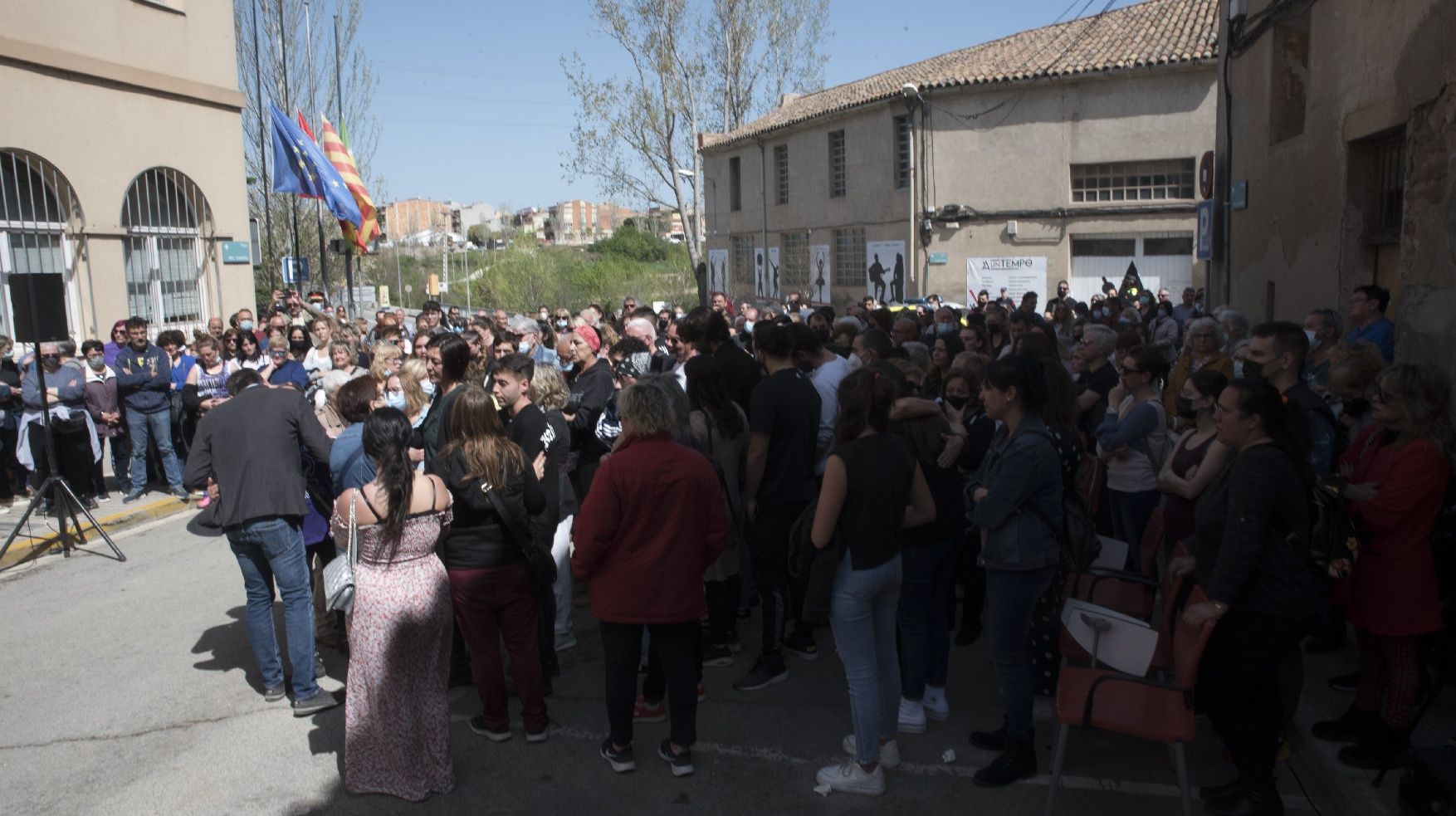 Més de 200 persones es concentren a Vilanova del Camí per rebutjar l'últim crim masclista