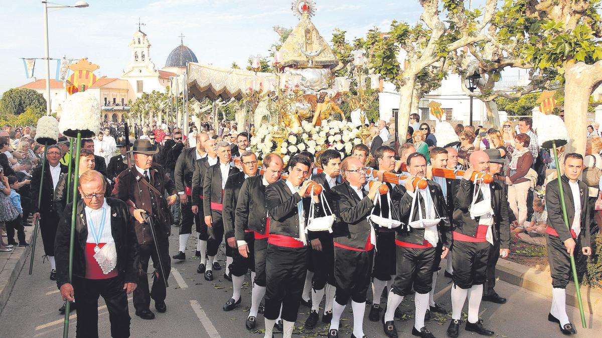 Instantánea de la procesión en honor a la Mare de Déu del Lledó de 2015.