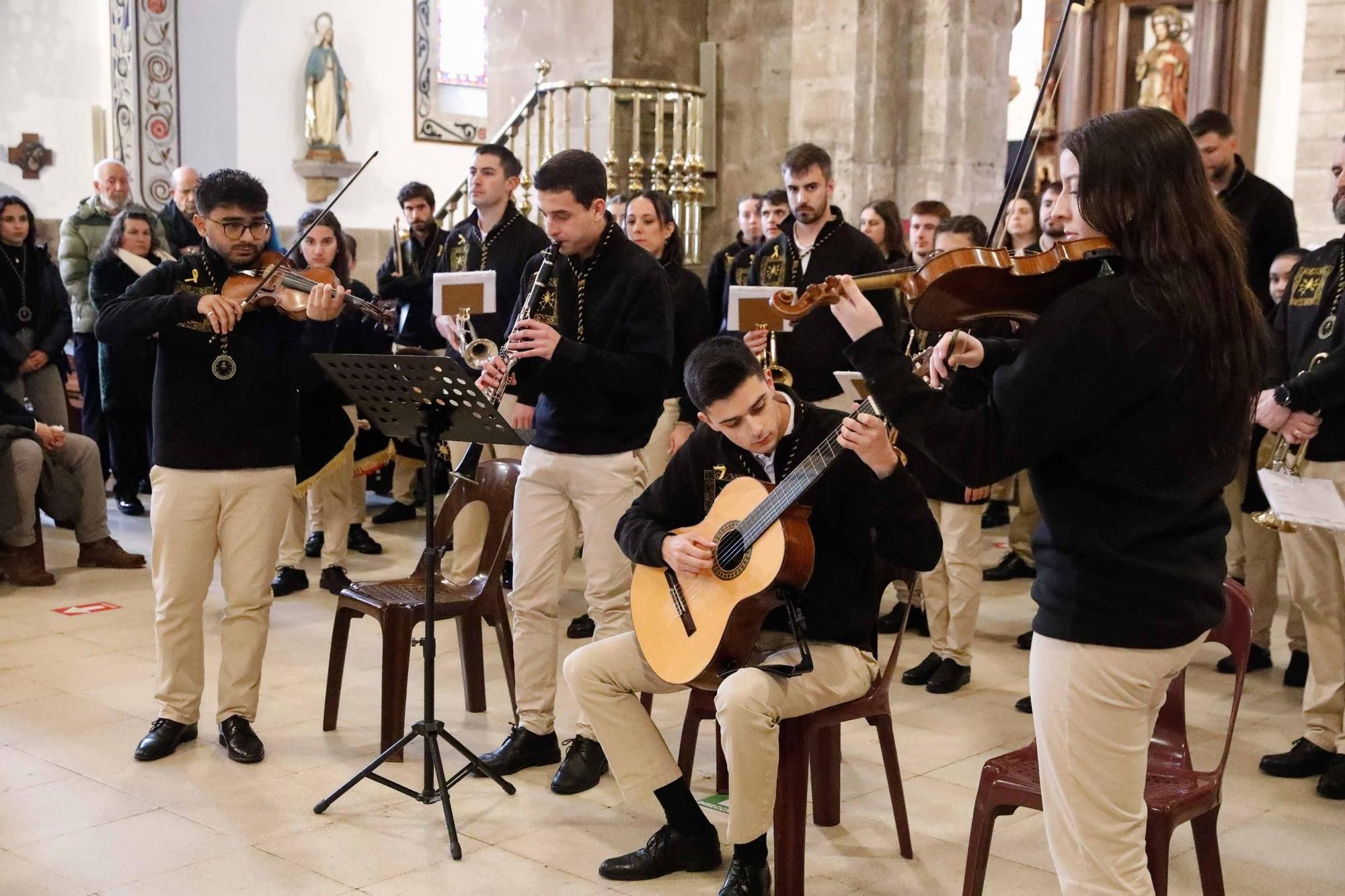 EN IMÁGENES: Así fue el certamen de bandas que dio comienzo la Semana Santa de Avilés