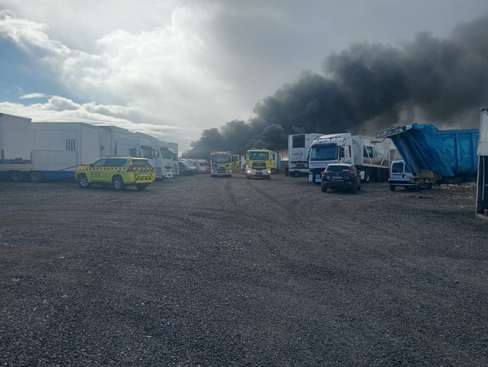 Incendio de varios camiones en Las Rubiesas en Tede
