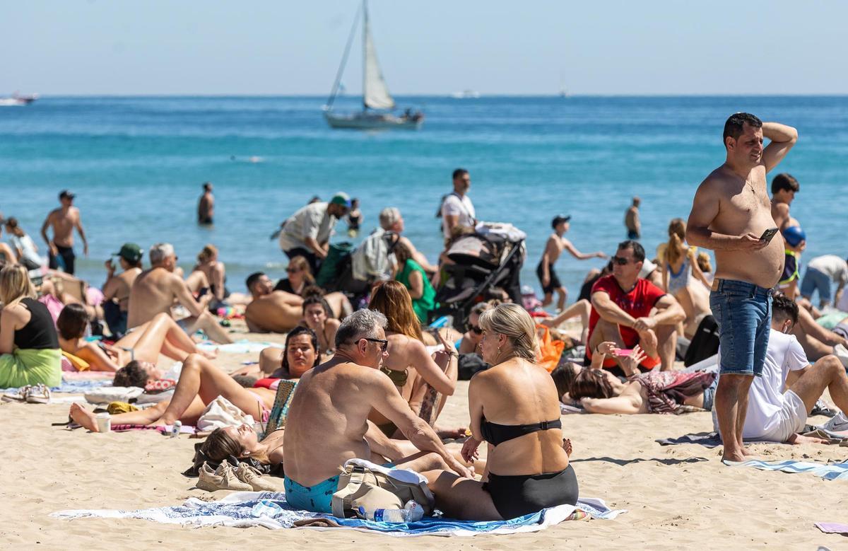 Playas llenas en el Domingo de Pascua
