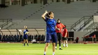 Ana Junyent, la única entrenadora española de la liga femenina de Arabia Saudí: "El despliegue en cada partido aún no lo he visto en España"