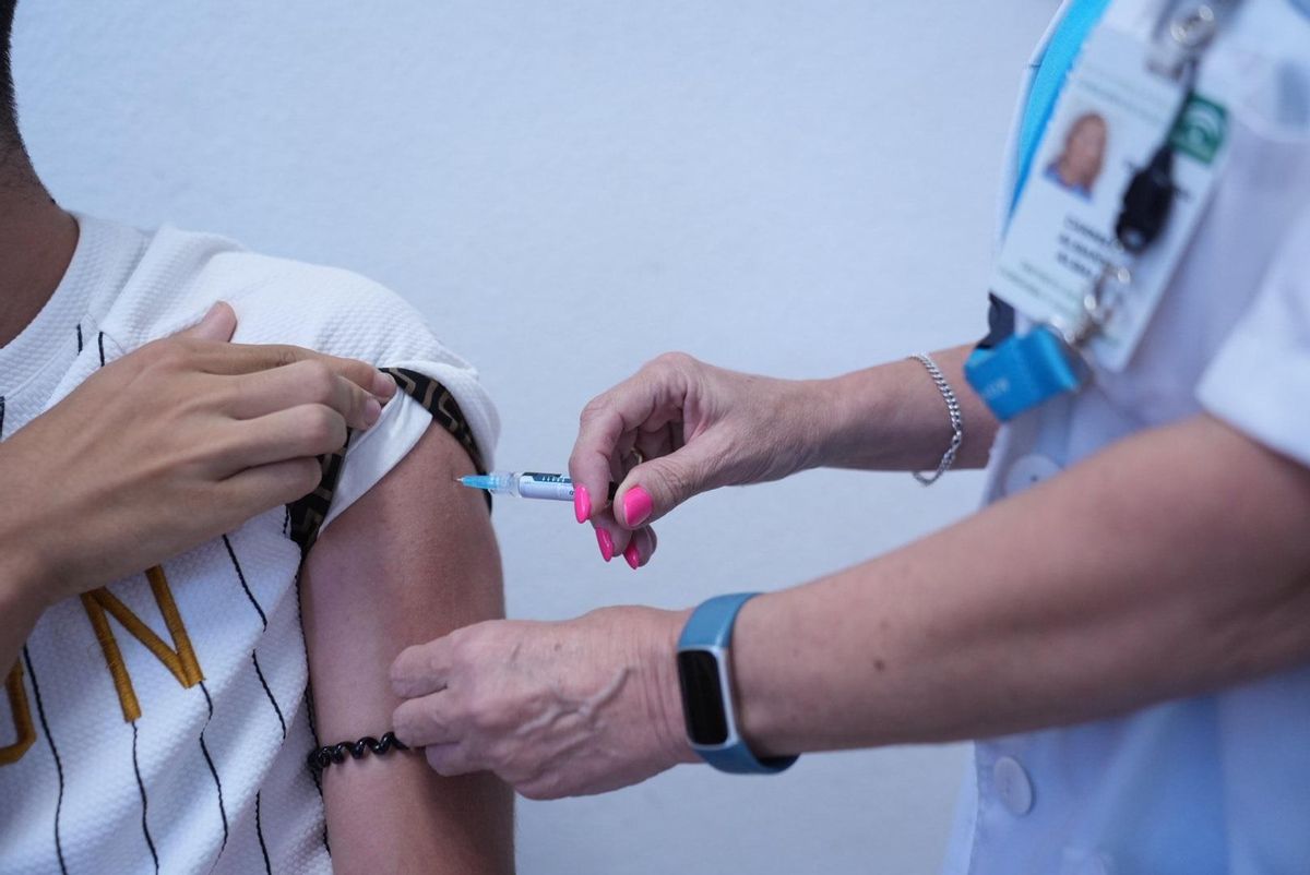 Administracion de la vacuna frente al papiloma virus.