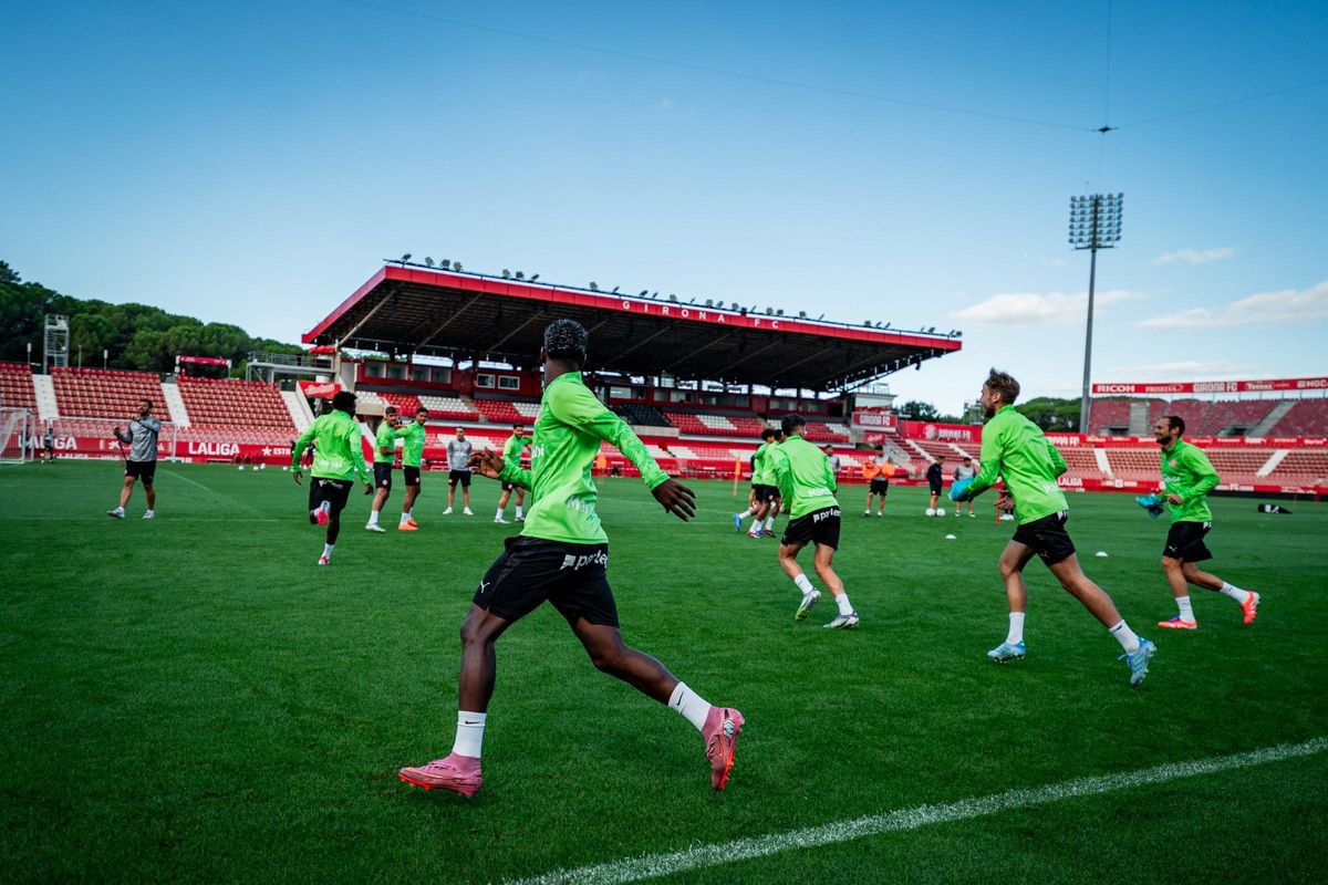 Los jugadores del Girona, en un entrenamiento.