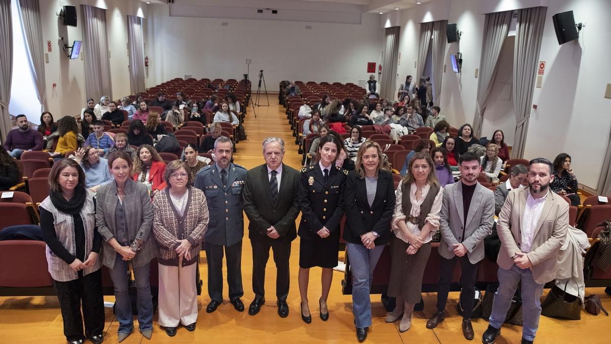 Autoridades y asistentes a las jornadas sobre conciliación.