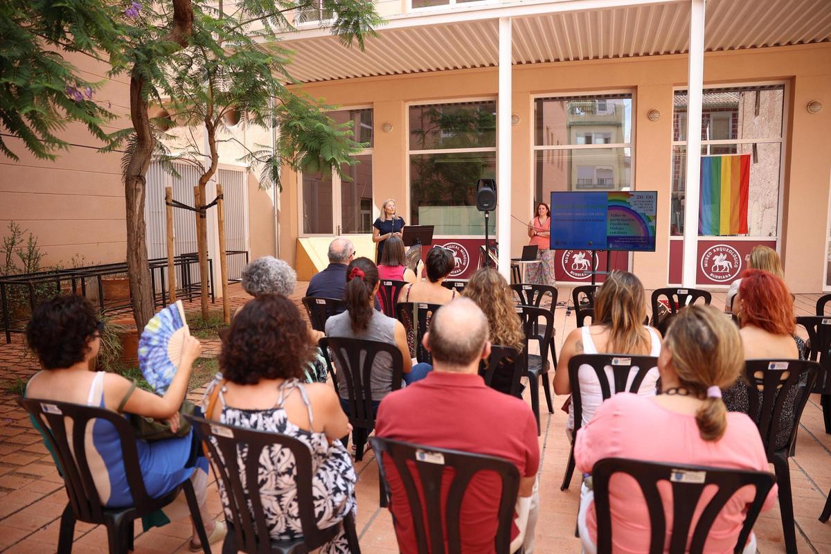El Jardín Arqueológico del CMC La Mercé ha acogido una jornada participativa que ha combinado la lectura del manifiesto, actividades reivindicativas y un cinefórum.