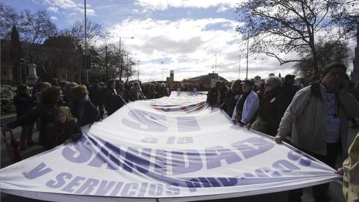 Cabecera de la vigésimo novena 'marea blanca', celebrada en Madrid, este domingo.