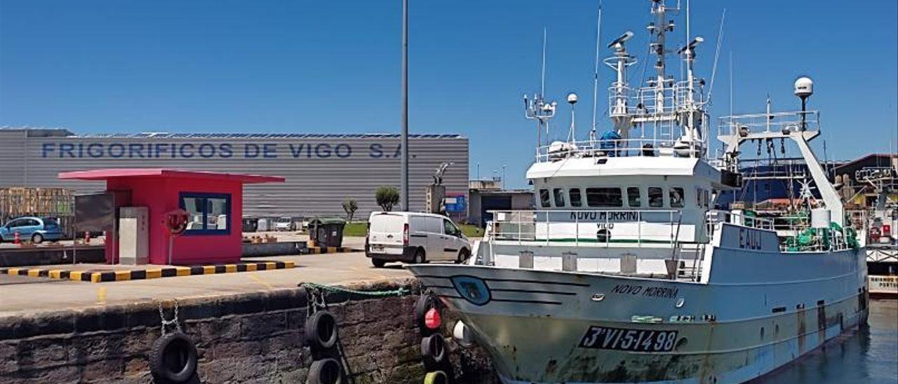 Uno de los arrastreros que faenan en Gran Sol, el &#039;Novo Morriña&#039;, en O Berbés.