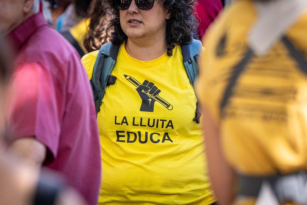 Manifestación de docentes, familias y entidades educativas para reclamar un nuevo modelo de escuela en Catalunya