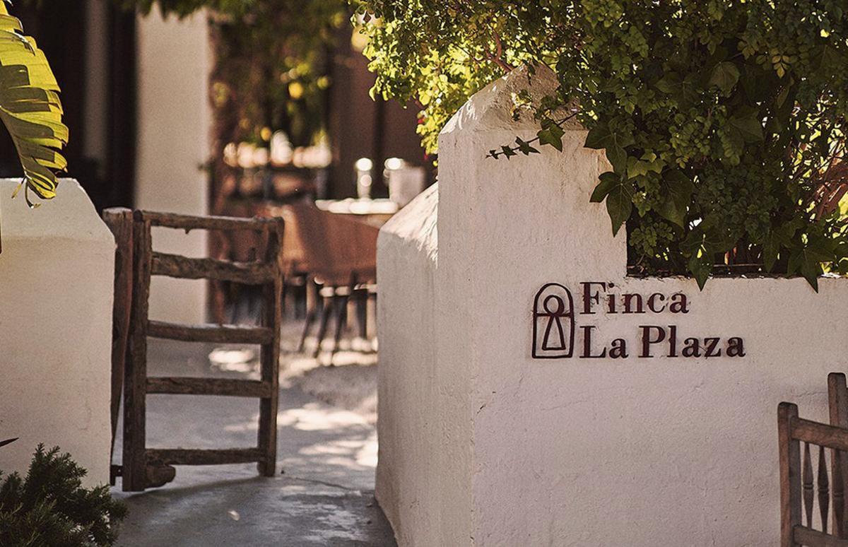 El restaurante está ubicado en el jardín de una finca ibicenca del siglo XVIII.