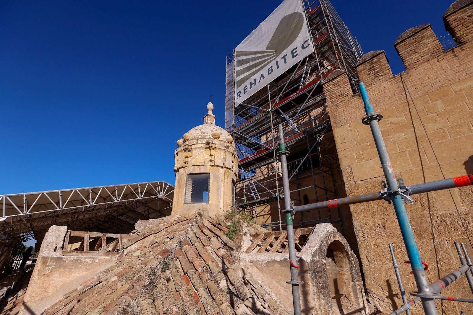 La restauración de la Torre del Homenaje y de la cubierta del Salón de Mosaicos