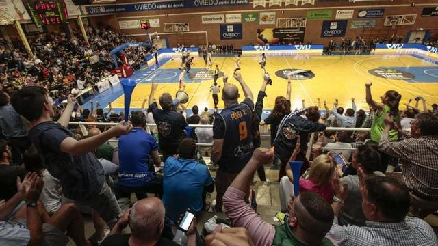 Aspecto de Pumarín antes durante el play-off de ascenso ante Palencia de la temporada 2017-18.  |