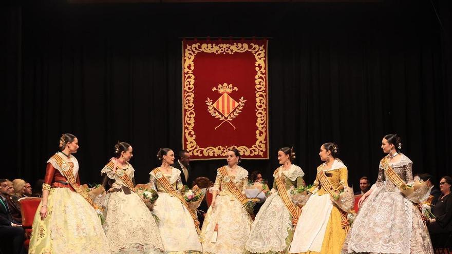 Vídeo: Homenaje en Vila-real a la reina y damas de las fiestas del 2025