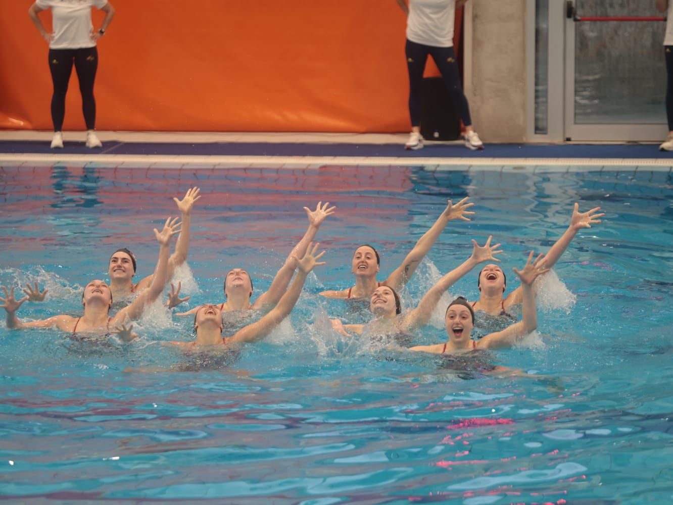 Exhibición solidaria por la dana del equipo español de natación artística