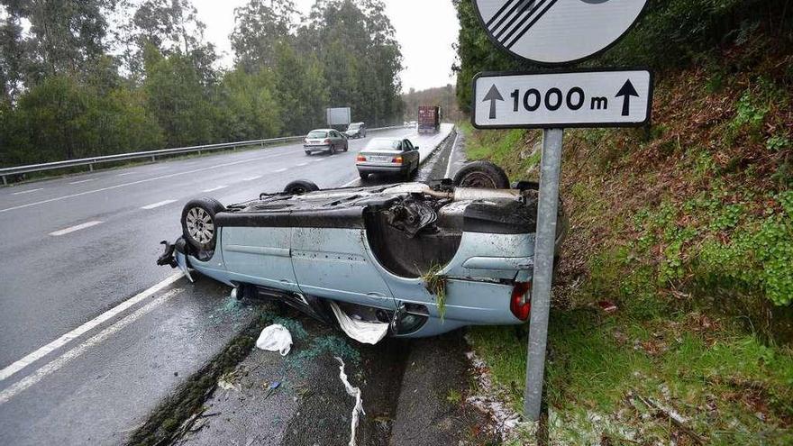 Un accidente de tráfico en la comarca de Pontevedra. // Gustavo Santos