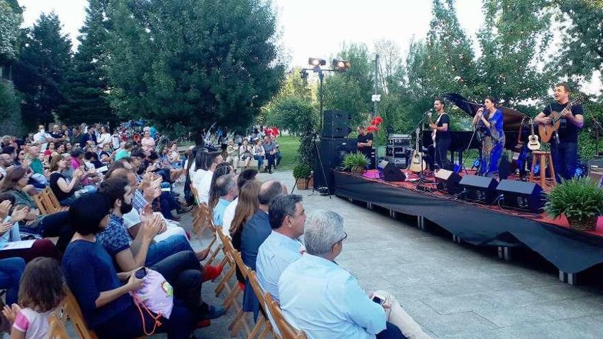 Najla Shami, con su espectáculo &quot;Latitudes&quot;, inauguró la sexta edición de IKFEM en Tui. // D.B.M.