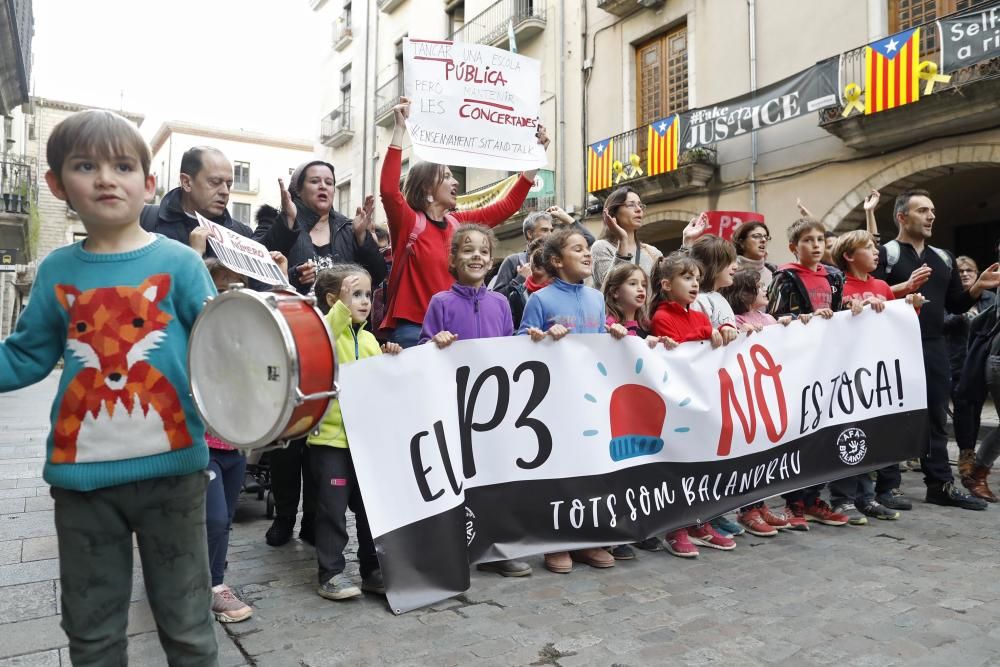 Les famílies de l'escola Balandrau de Girona protesten pel tancament de P3