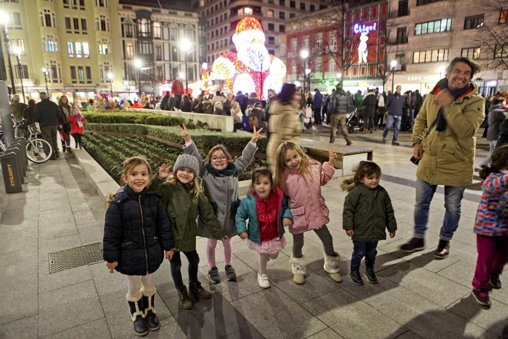 Encendido de luces navideñas en Gijón.