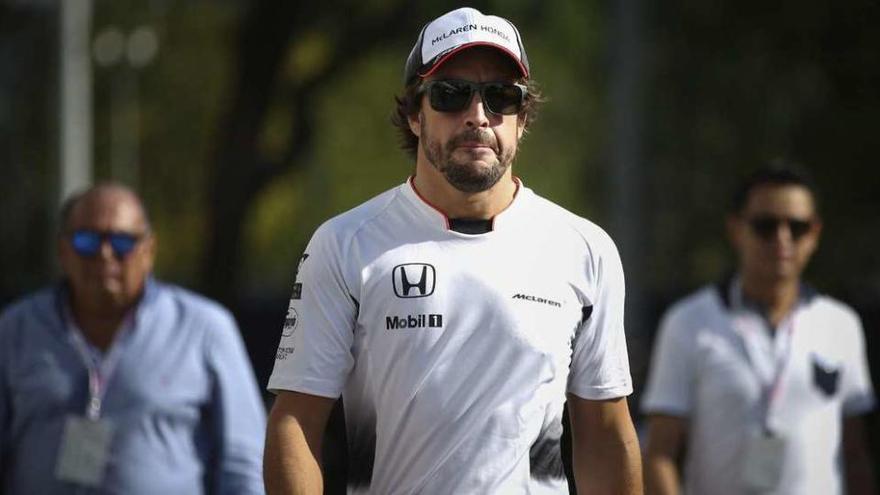 Fernando Alonso, a su llegada al circuito de Marina Bay del Gran Premio de Singapur.