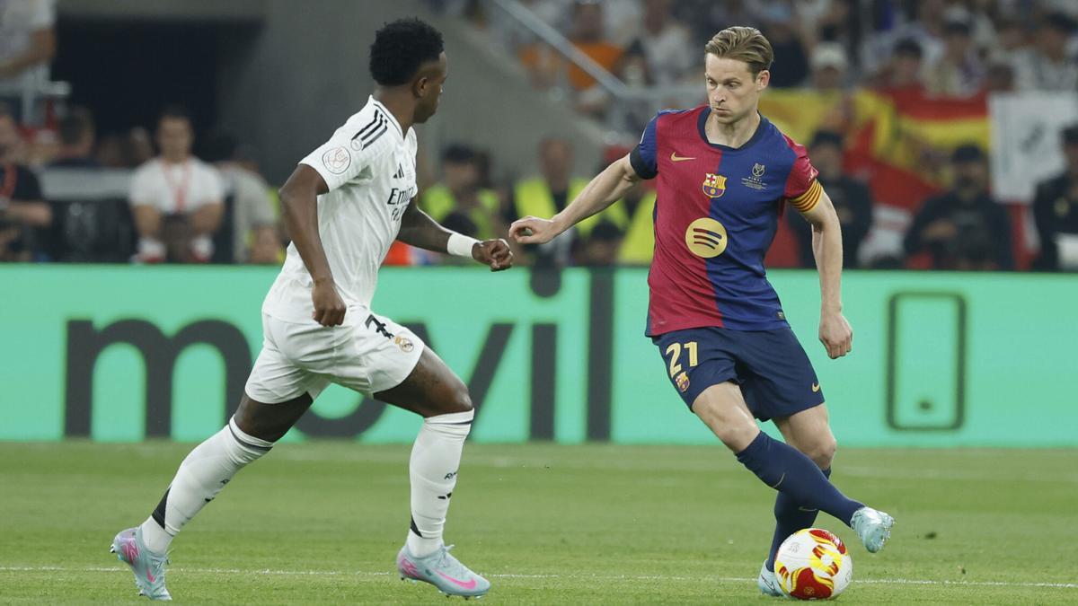 Barcelona's Frenkie de Jong, right, is challenged by Real Madrid's Vinicius Junior during the Spanish Copa del Rey final soccer match between Barcelona and Real Madrid at Estadio de La Cartuja stadium in Seville, Spain, Saturday, April 26, 2025. (AP Photo/Joan Monfort)