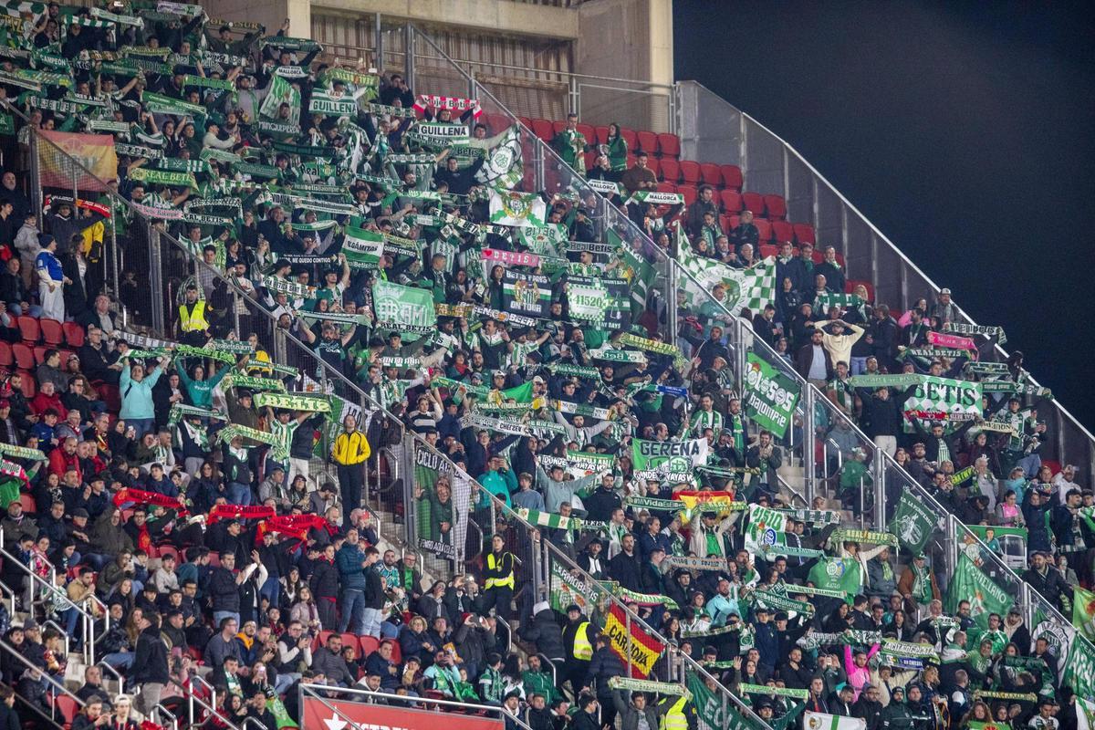 Imagen de los aficionados del Betis el 15 de febrero en Son Moix.