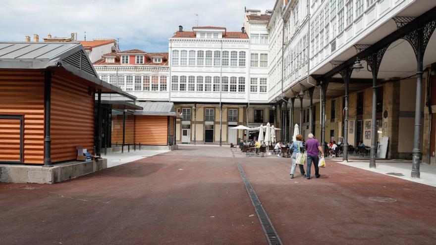 El frenazo a las obras de la plaza paraliza el retorno del mercado de los lunes