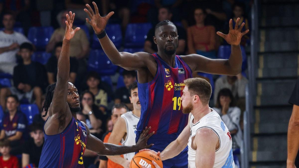 Myles Cale y Youssoupha Fall, ante Breogán