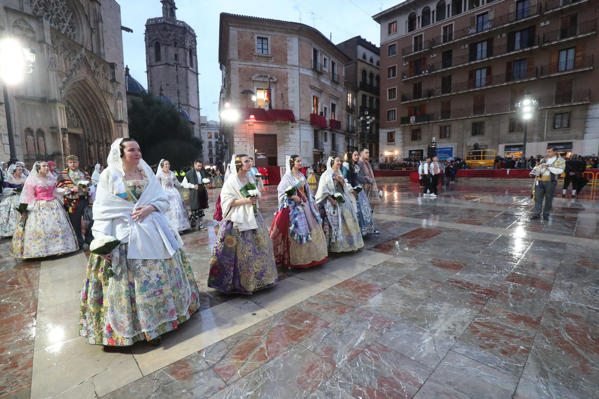 Búscate en el primer día de ofrenda por la calle de la Paz (entre las 18:00 a las 19:00 horas)