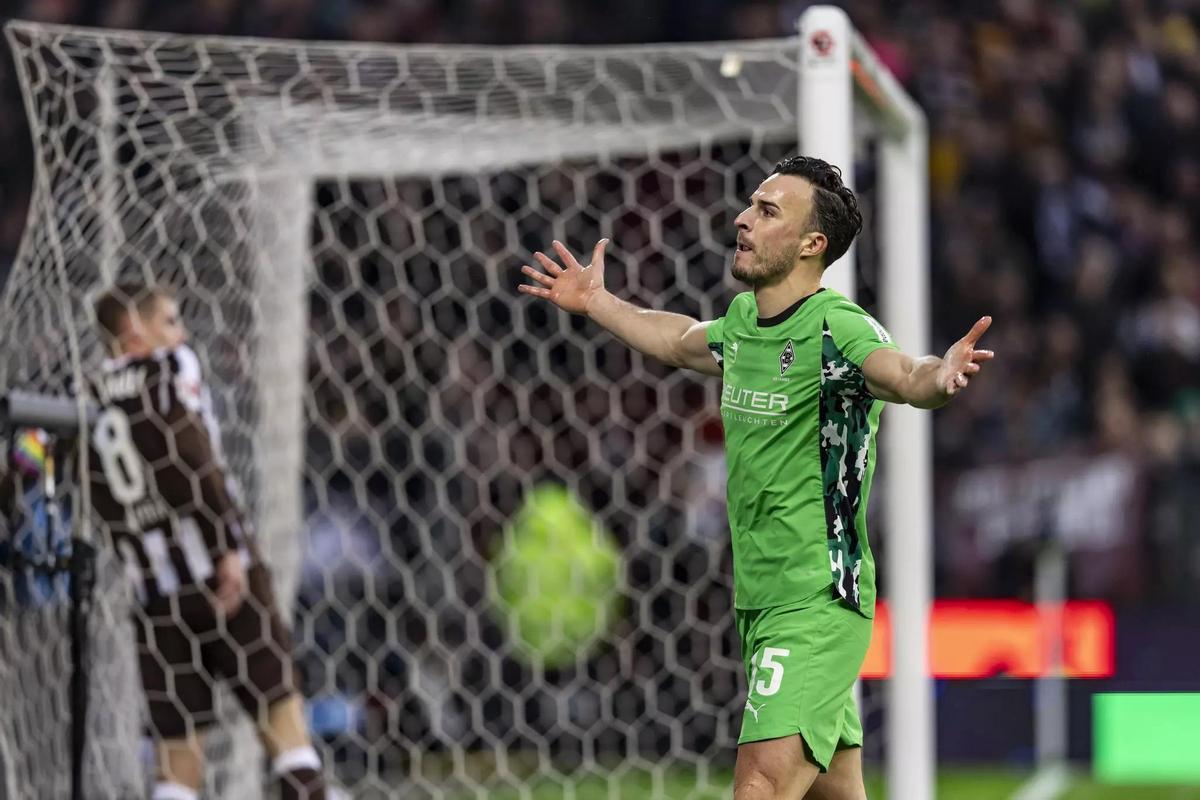 Tabaković celebra uno de sus dos goles