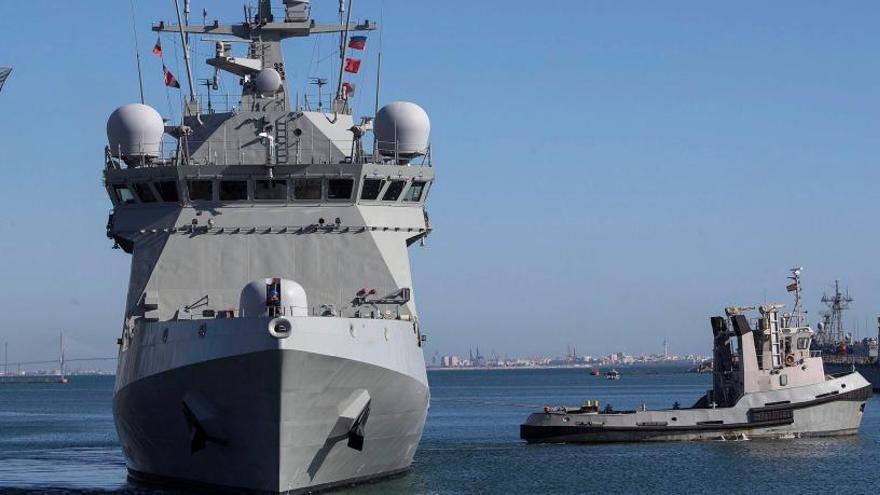 El buque de la Armada Audaz traerá a los migrantes a España.