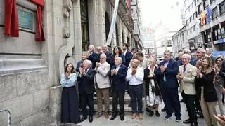 El Concello dedica una placa conmemorativa a la Real Academia de Medicina