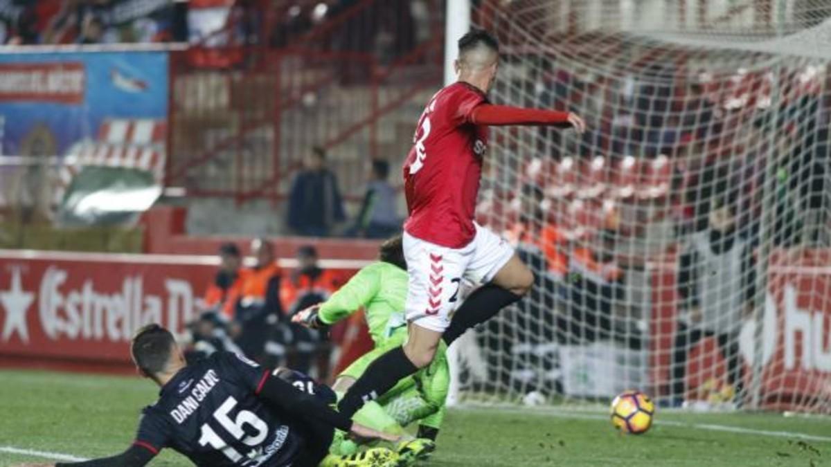 Tejera marca el segundo gol del Nàstic ante el Numancia.