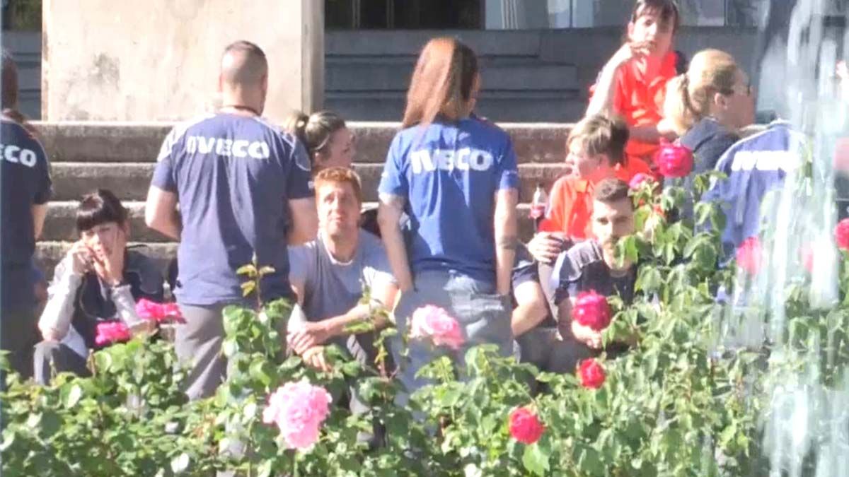 Trabajadores de Iveco vuelven a concentrarse en repulsa por la muerte de su compañera